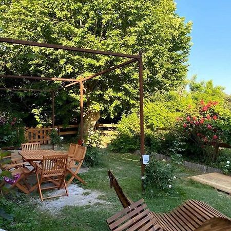 Jolie Maisonnette Niozelles Buitenkant foto