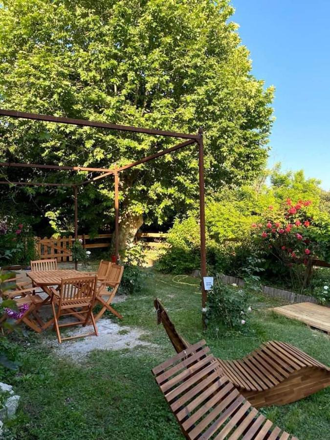 Jolie Maisonnette Niozelles Buitenkant foto